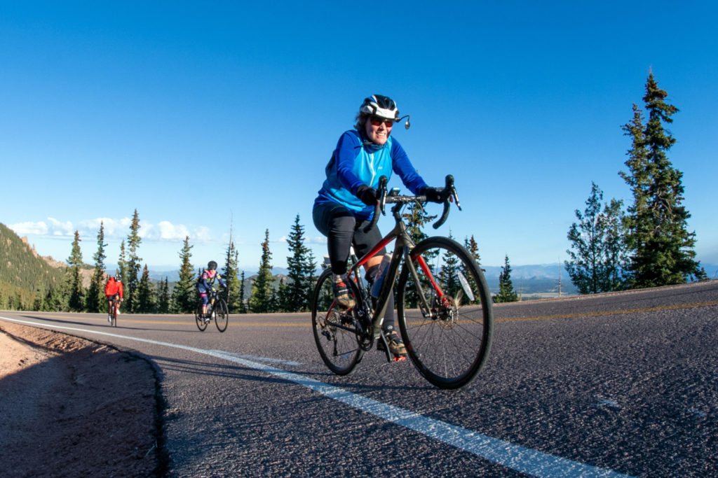 Pikes peak cycling hill sales climb